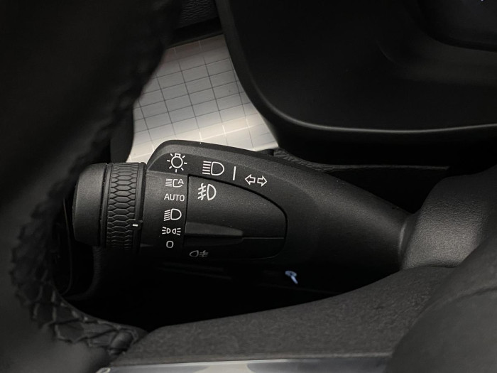 Volvo XC40 B4 MOMENTUM AUT REZERVACE 2.0 Momentum
