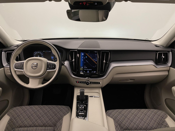 Volvo XC60 B4 AWD MOMENTUM AUT CZ 2.0 Momentum