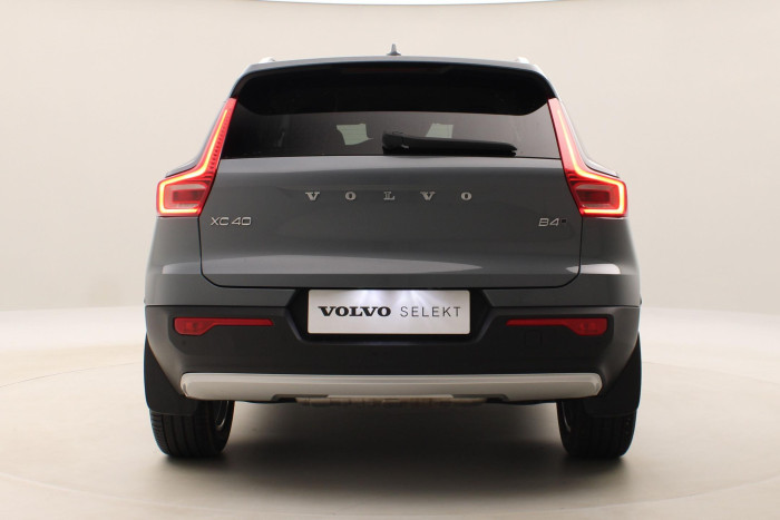 Volvo XC40 B4 AWD MOMENTUM REZERVACE 2.0 Momentum