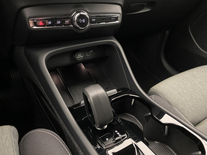 Volvo XC40 B4 DARK PLUS AUT CZ