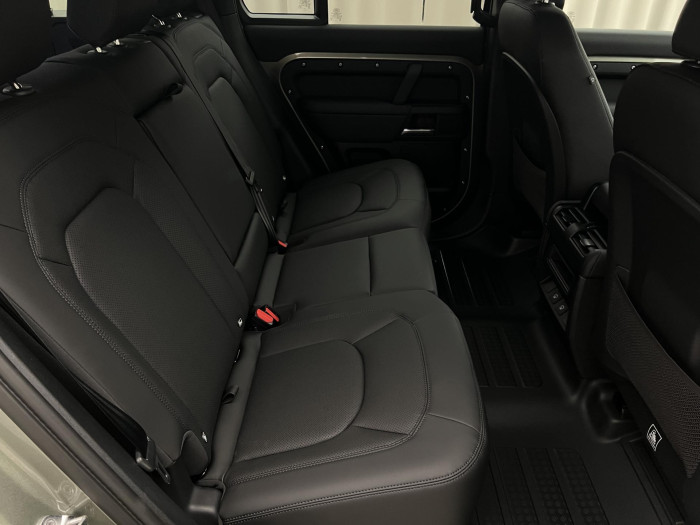 Land Rover Defender 110 D300 X-DYNAMIC SE AWD Aut 3.0 d Dynamic SE