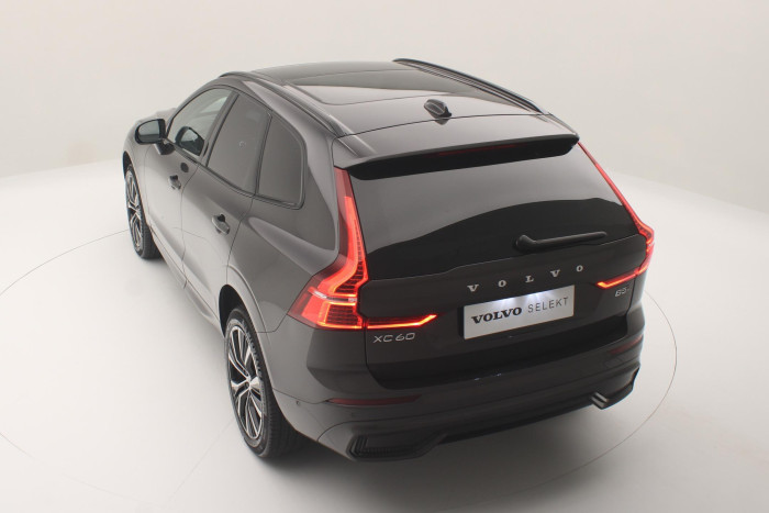 Volvo XC60 B5 AWD ULTRA DARK AUT CZ 1.maj