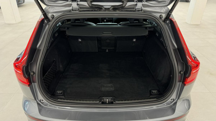 Volvo V60 B4 R-DESIGN AUT REZERVACE