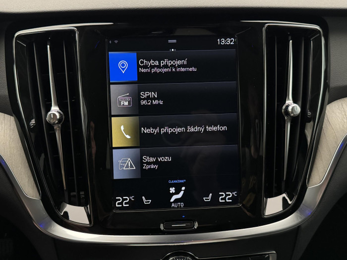 Volvo V60 CC D4 AWD MOMENTUM REZERVACE 2.0 d CC CC Momentum