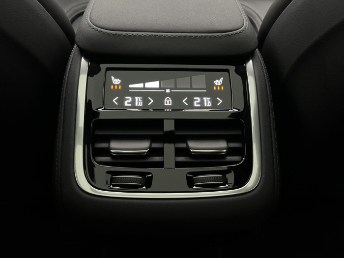 Volvo XC90 B5 AWD ULTRA BRIGHT 7MÍST CZ