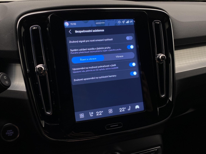 Volvo XC40 B3 DARK PLUS REZERVACE