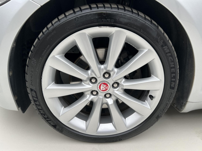 Jaguar XF 3.0 V6D LUXURY AUT CZ 3.0 d Luxury