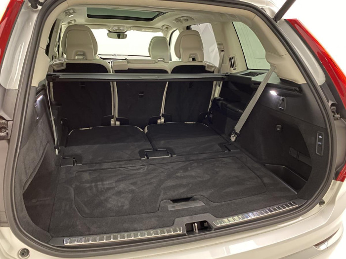 Volvo XC90 B5 AWD ULTIMATE REZERVACE