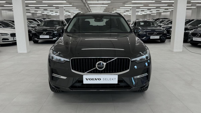 Volvo XC60 B4 MOMENTUM AUT REZERVACE 2.0 Momentum