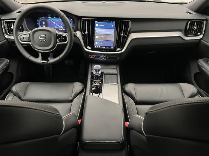 Volvo V60 B4 PLUS DARK AUT 1.maj.