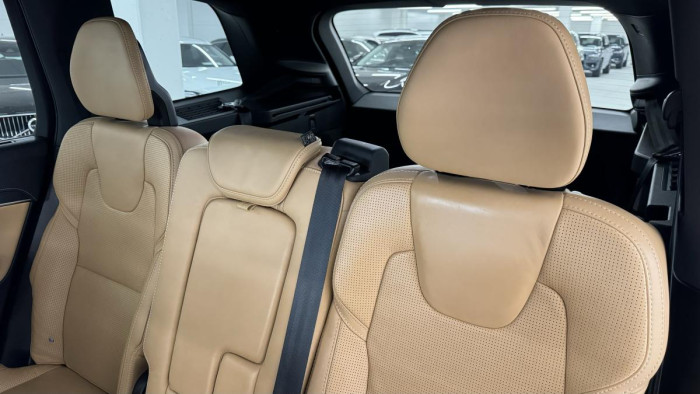 Volvo XC90 T8 AWD INSCRIPTION REZERVACE