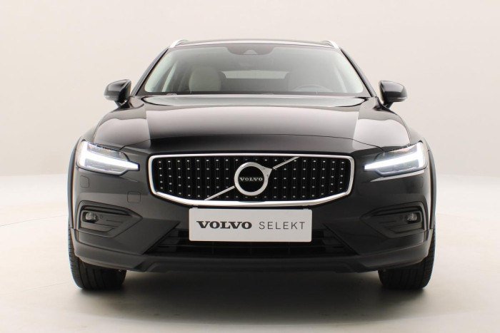 Volvo V60 CC B4 AWD MOMENTUM REZERVACE 2.0 CC CC Momentum