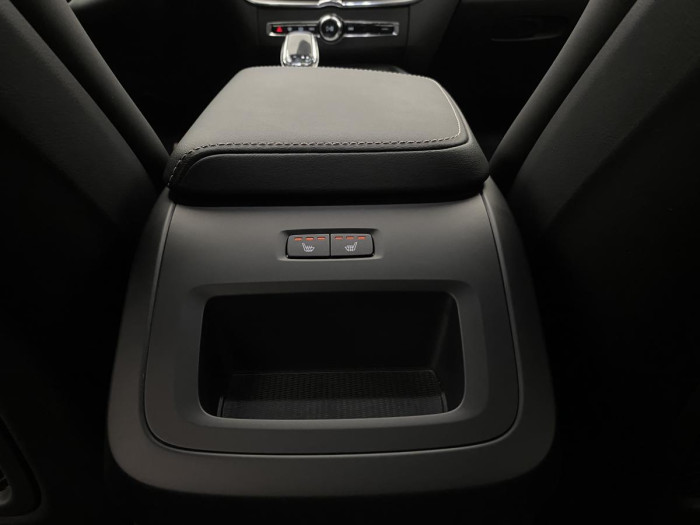 Volvo XC60 B4 AWD R-DESIGN AUT CZ
