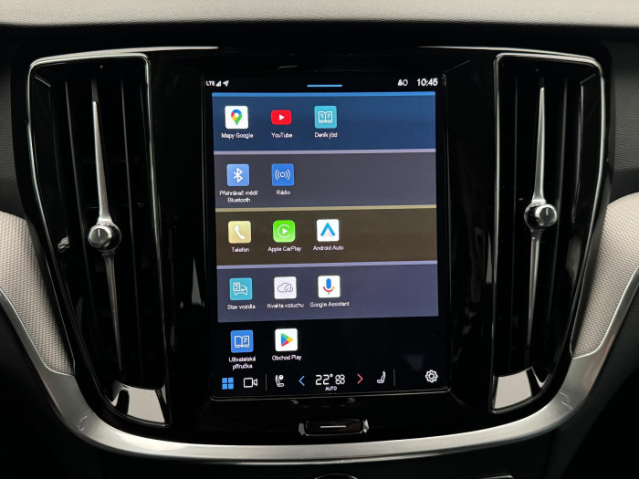 Volvo V60 B4 PLUS DARK CZ 1.maj