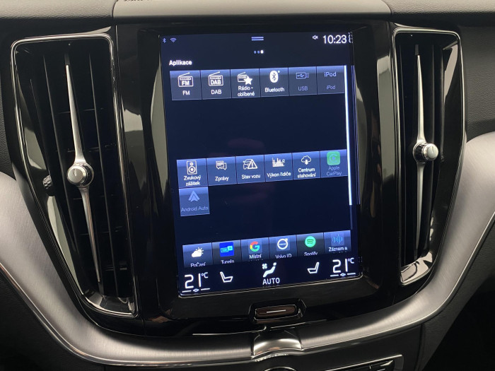 Volvo XC60 B4 AWD MOMENTUM AUT CZ 2.0 Momentum