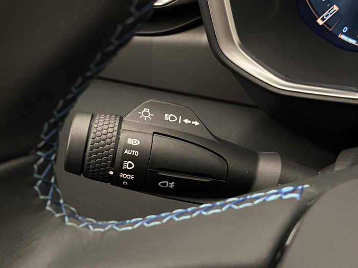 Lynk & Co 01 PHEV DCT AUT 1.maj. REZERVACE