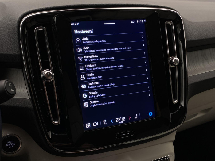 Volvo XC40 B4 DARK PLUS REZERVACE