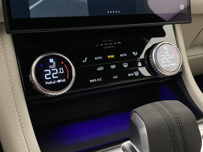 Jaguar F-Pace P250 AWD R-DYNAMIC REZERVACE 2.0 Dynamic