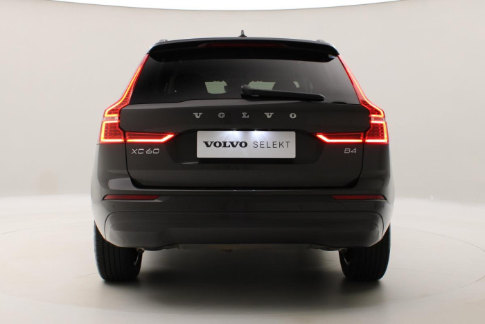 Volvo XC60 B4 MOMENTUM AUT REZERVACE 2.0 Momentum