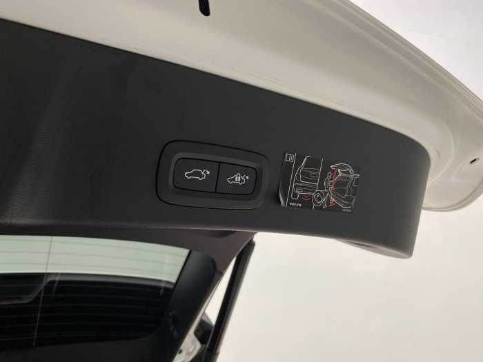 Volvo XC40 B4 MOMENTUM AUT CZ 2.0 Momentum