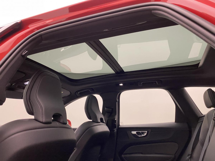 Volvo XC60 B4 AWD PLUS BRIGHT REZERVACE 2.0 Plus