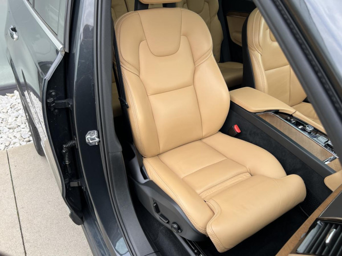 Volvo XC90 B5 AWD INSCRIPTION REZERVACE