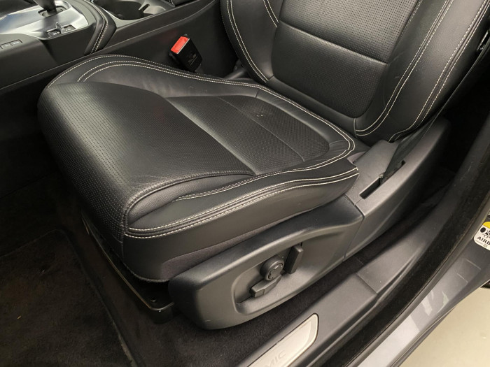 Jaguar E-Pace P300 AWD R-DYNAMIC REZERVACE 2.0 Dynamic