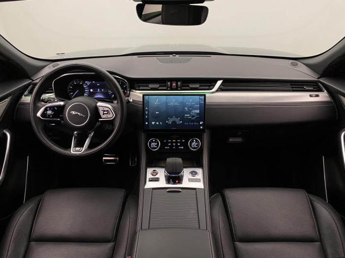 Jaguar F-Pace P250 R-DYNAMIC SE REZERVACE 2.0 Dynamic SE