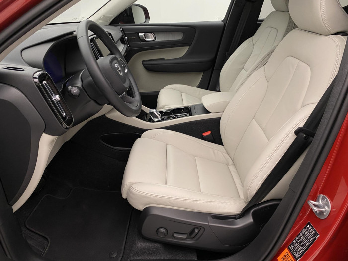 Volvo XC40 B4 DARK PLUS AUT CZ