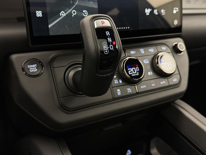 Land Rover Defender OCTA P635