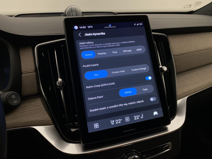 Volvo XC90 T8 AWD RECHARGE REZERVACE