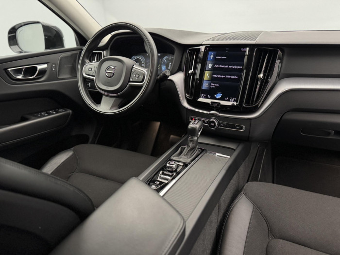 Volvo XC60 D4 MOMENTUM CZ REZERVACE 2.0 d Momentum
