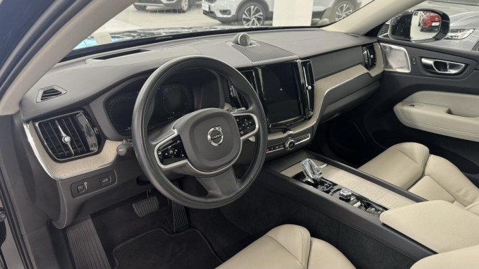 Volvo XC60 B5 AWD INSCRIPTION REZERVACE