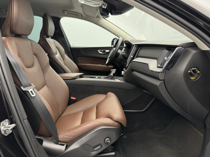 Volvo XC60 T5 AWD INSCRIPTION AUT CZ