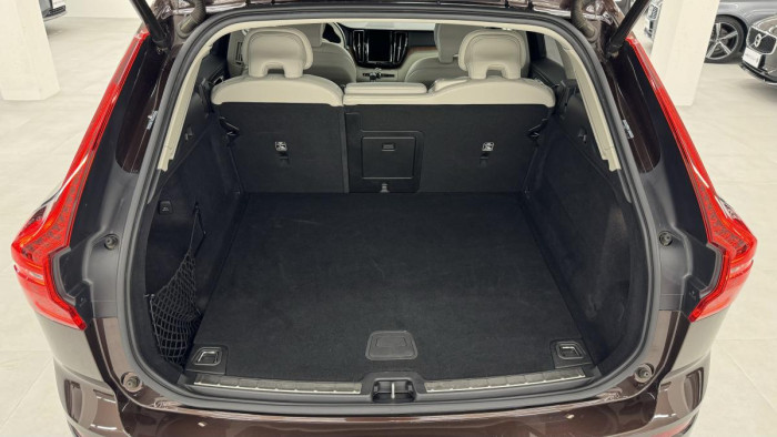 Volvo XC60 T5 AWD MOMENTUM REZERVACE 2.0 Momentum