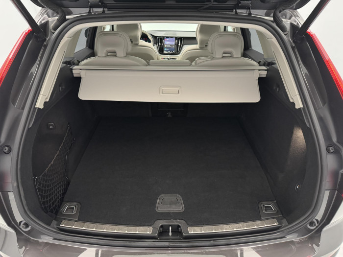 Volvo XC60 T6 AWD RECHARGE DARK 1.maj