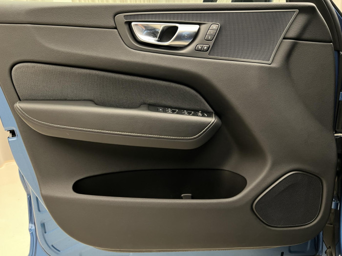 Volvo XC60 B4 AWD R-DESIGN AUT