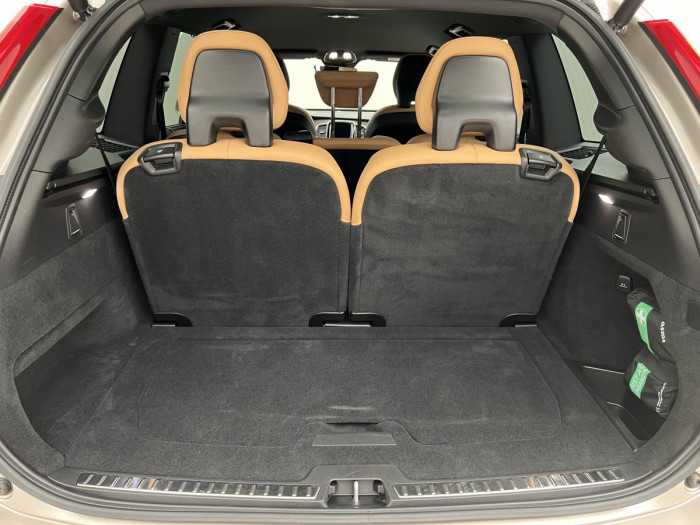 Volvo XC90 B5 AWD PLUS BRIGHT 7MÍSTNÁ AUT