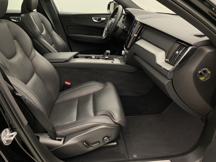 Volvo XC60 B5 AWD R-DESIGN AUT