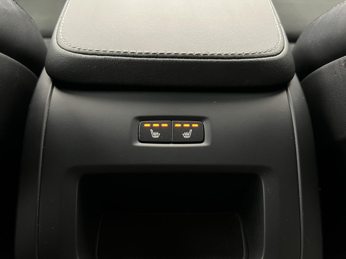 Volvo XC90 B6 AWD R-DESIGN AUT REZERVACE