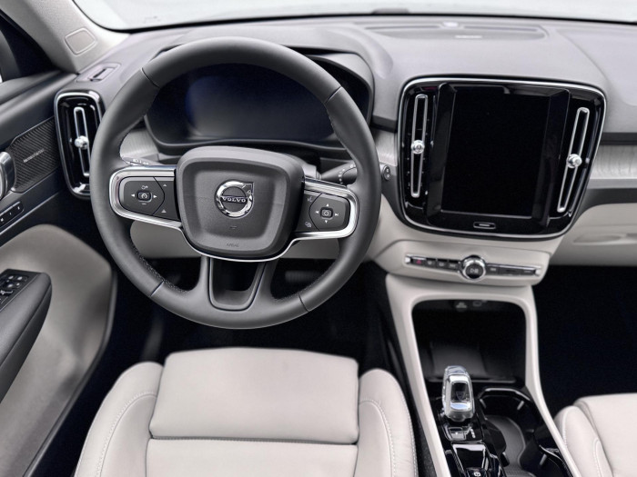 Volvo XC40 B3 AUT DARK PLUS