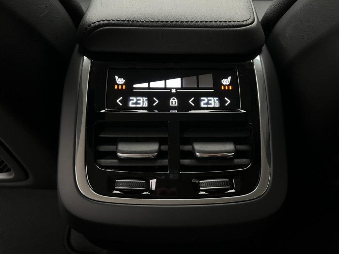 Volvo XC60 B4 AWD PLUS DARK AUT 1.maj.