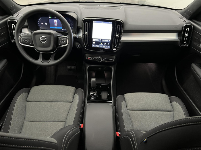 Volvo XC40 B3 DARK PLUS AUT