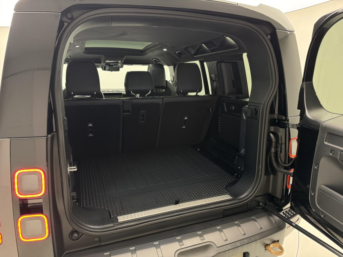 Land Rover Defender OCTA P635