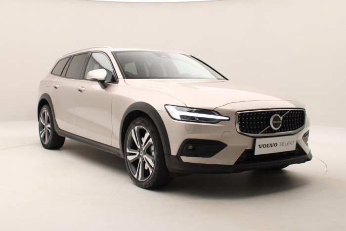 Volvo V60 CC B4 AWD PLUS AUT CZ 1.maj