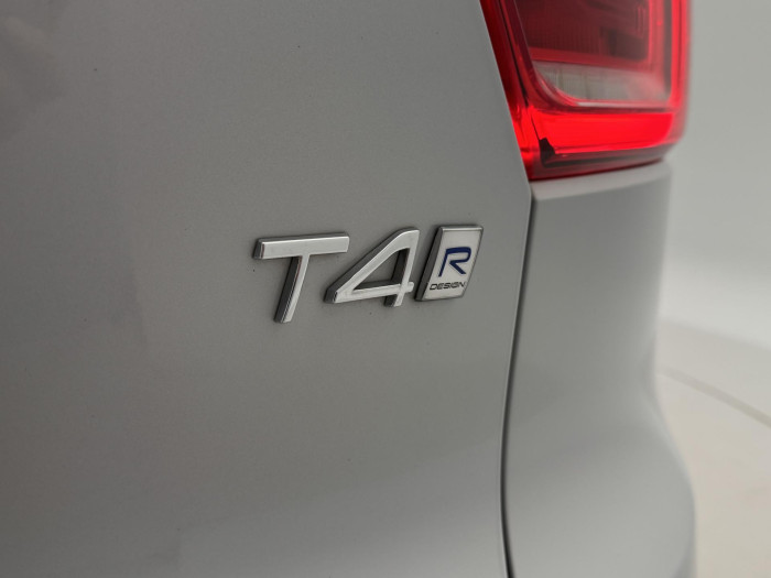 Volvo XC40 T4 R-DESIGN AUT