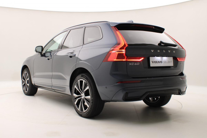 Volvo XC60 B4 AWD ULTIMATE AUT REZERVACE