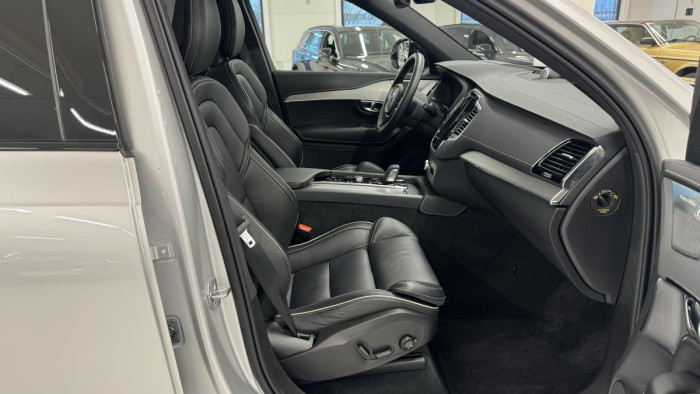 Volvo XC90 T8 AWD R-DESIGN REZERVACE