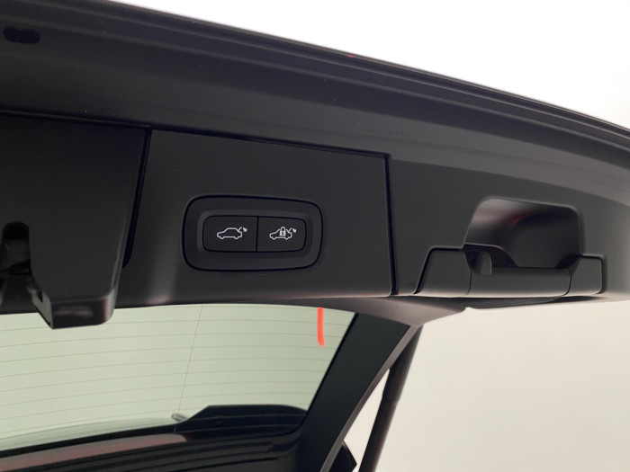 Volvo V90 T8 AWD RECHARGE REZERVACE