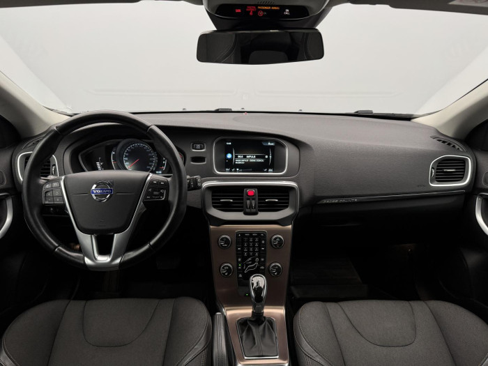 Volvo V40 CC D3 MOMENTUM REZERVACE 2.0 d CC CC Momentum